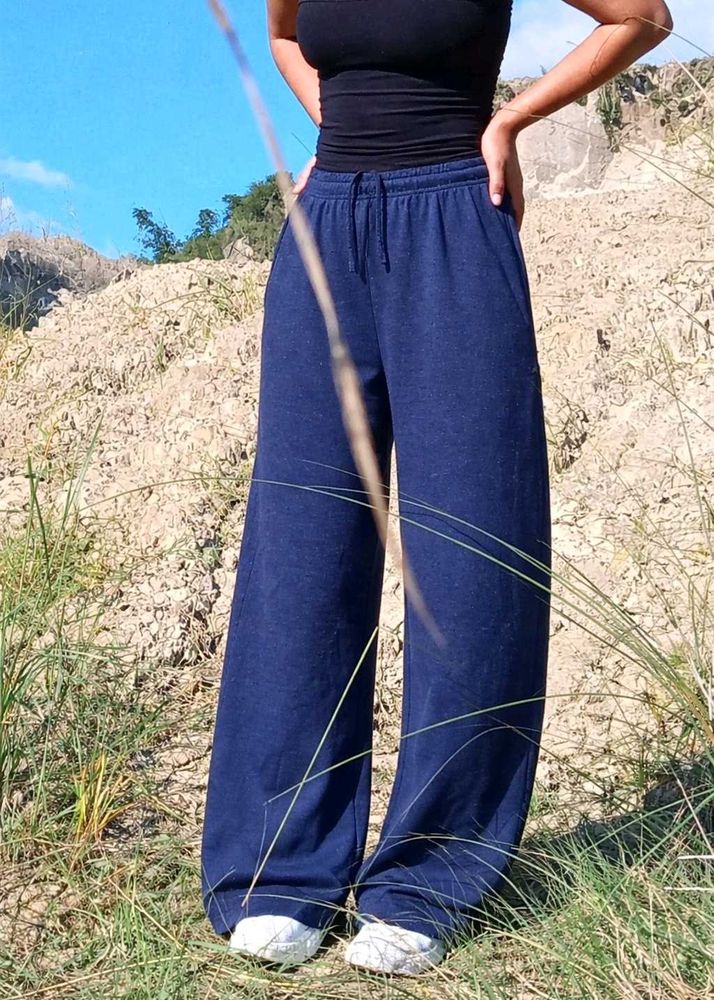 Wide Leg sweatpants.