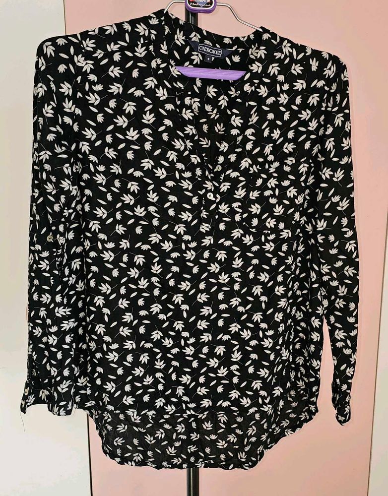 Cherokee Women&#39;s Floral High-low Top