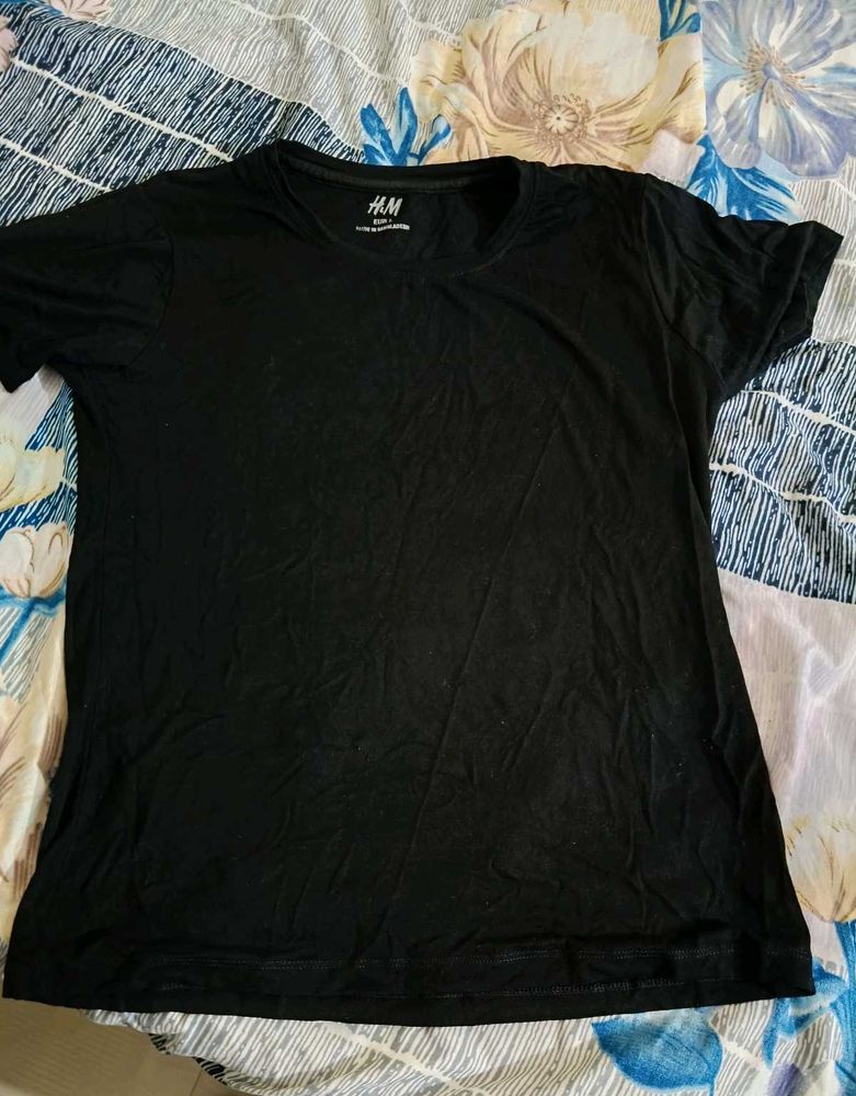 black t shirt