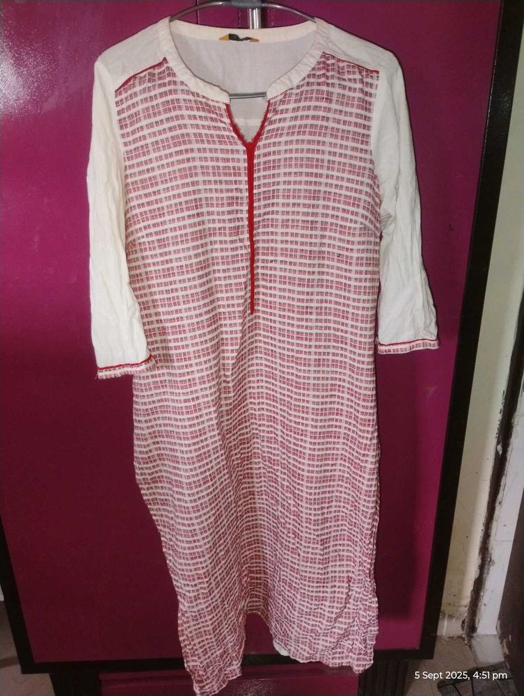 White Colour Beautiful Women Kurti Aurilia