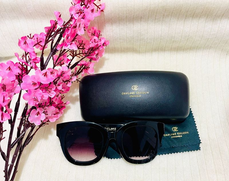 Elegant Oriflame Exclusive Sunglasses – With Case