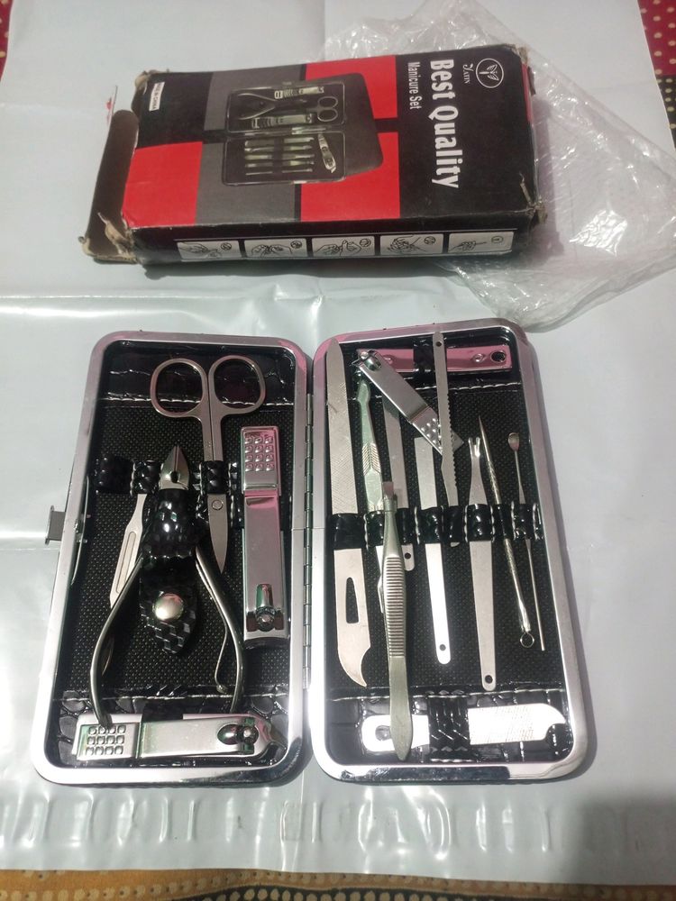 16 Piece Menicure Pedicure Kit