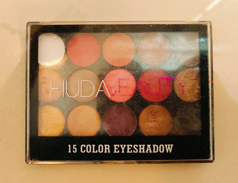 Huda Beauty Eye Shadow Pallette