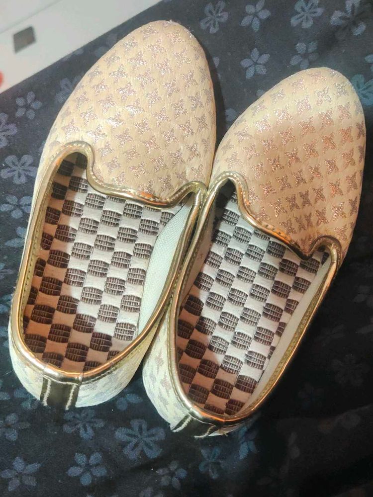 Kids Beige  Shiny Gold Patterned Party  Shoes