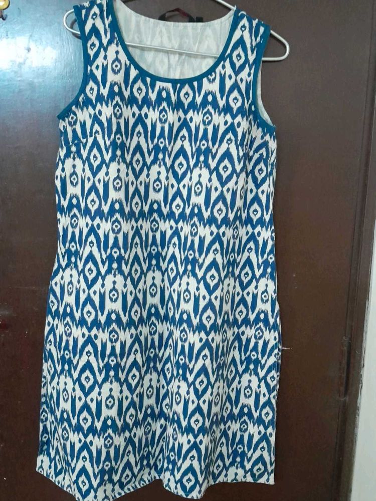 Blue N White Sleeveless Motifs Kurta,