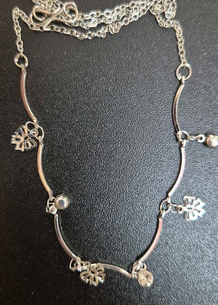 Silver Tone leaf Necklace