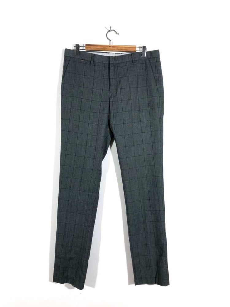 Black lining Casual Trouser in best condition.