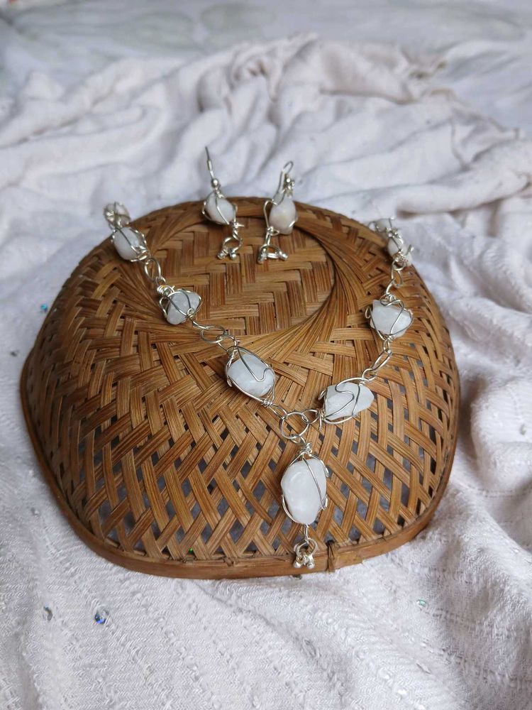 White Swirl Bead Jewelry Set