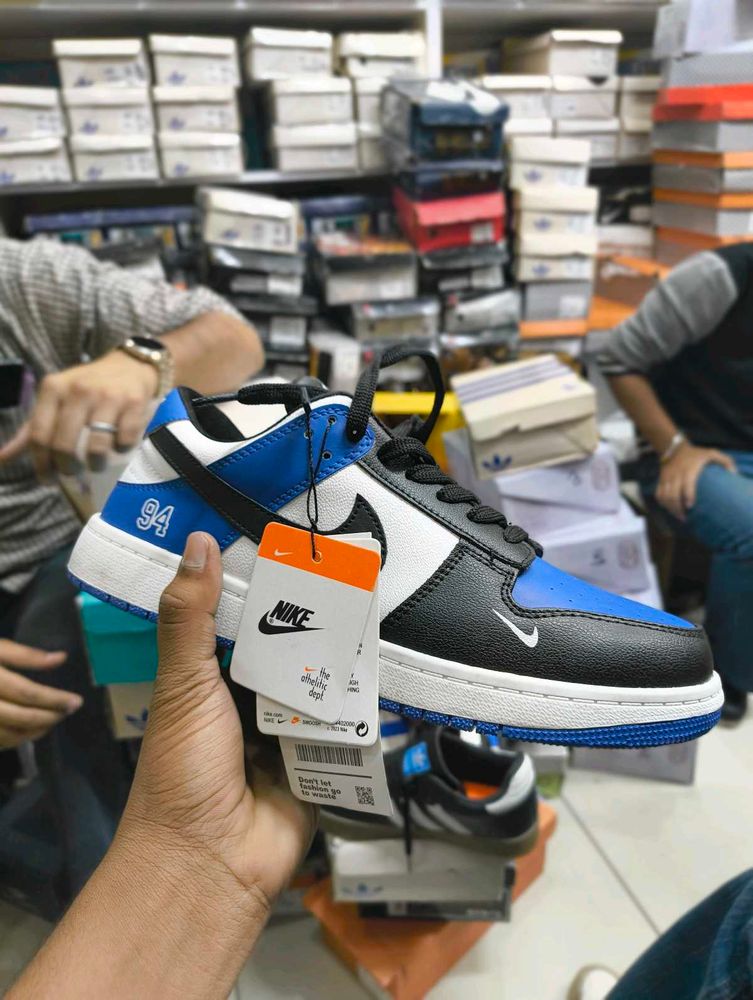 Nike Sneakers - New with Tag