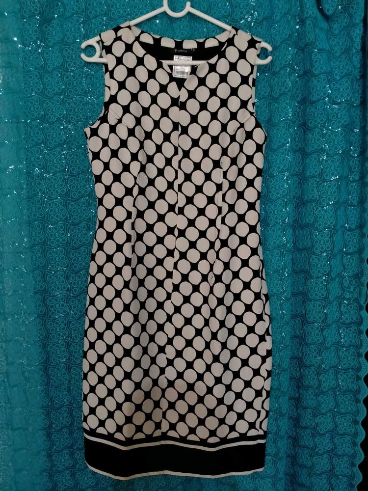 Chic Black &amp; White Polka Dot Dress