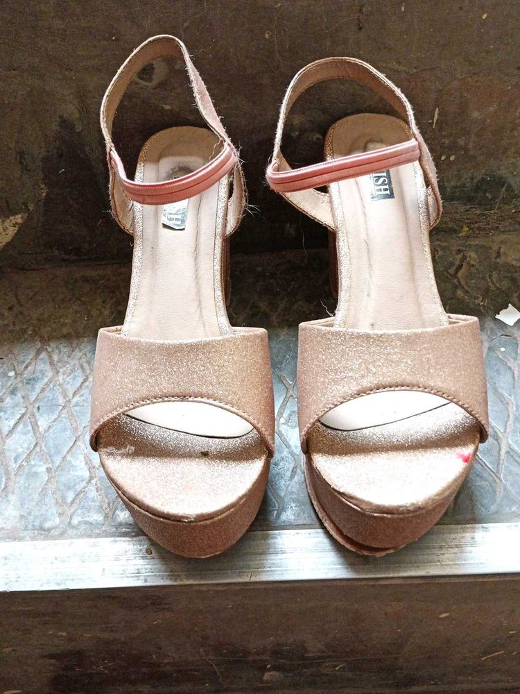 Heels 👠  Only One Soul Is Torn