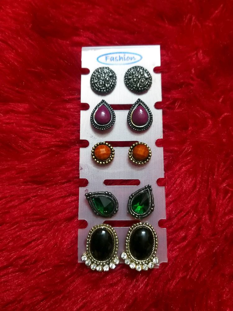 🆕️PACK OF 5 STUDS