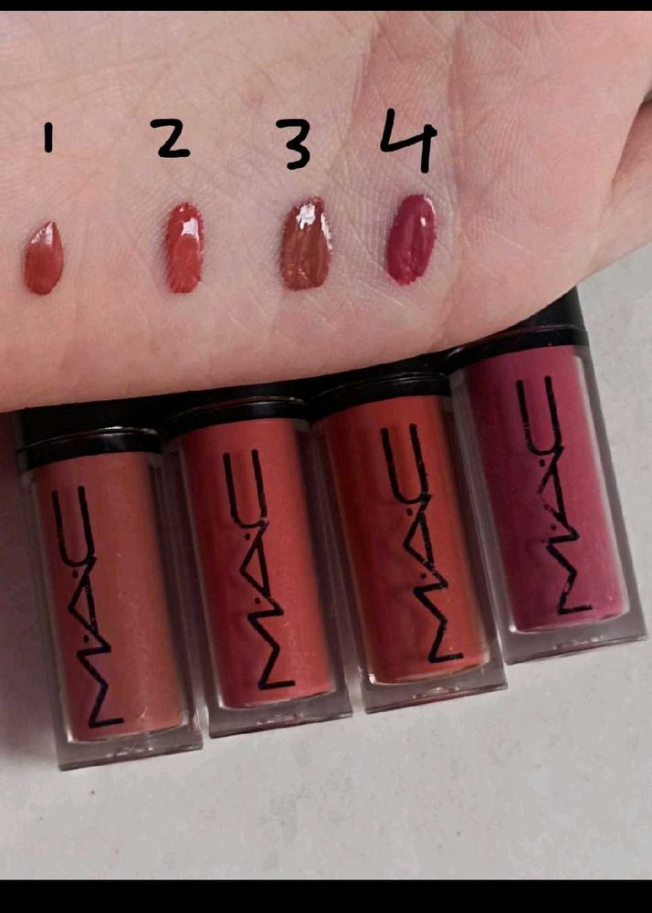 MAC LIP GLOSS