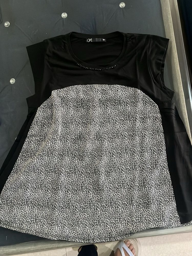 Stylish Black &amp; White Top