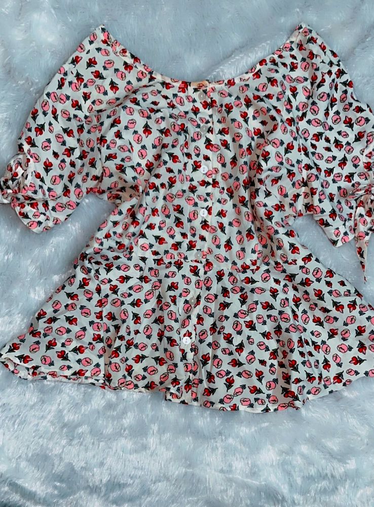 🤍❤️Floral Print Styled Sleeves Cute Top❤️🤍