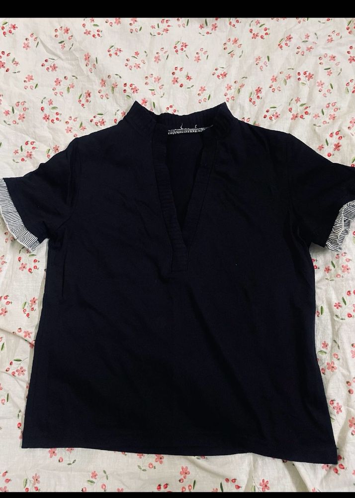 Black T-shirt ✨