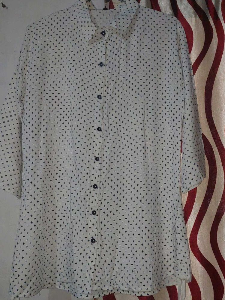 Women White &amp; Navy Blue Regular Fit Knitted Polka