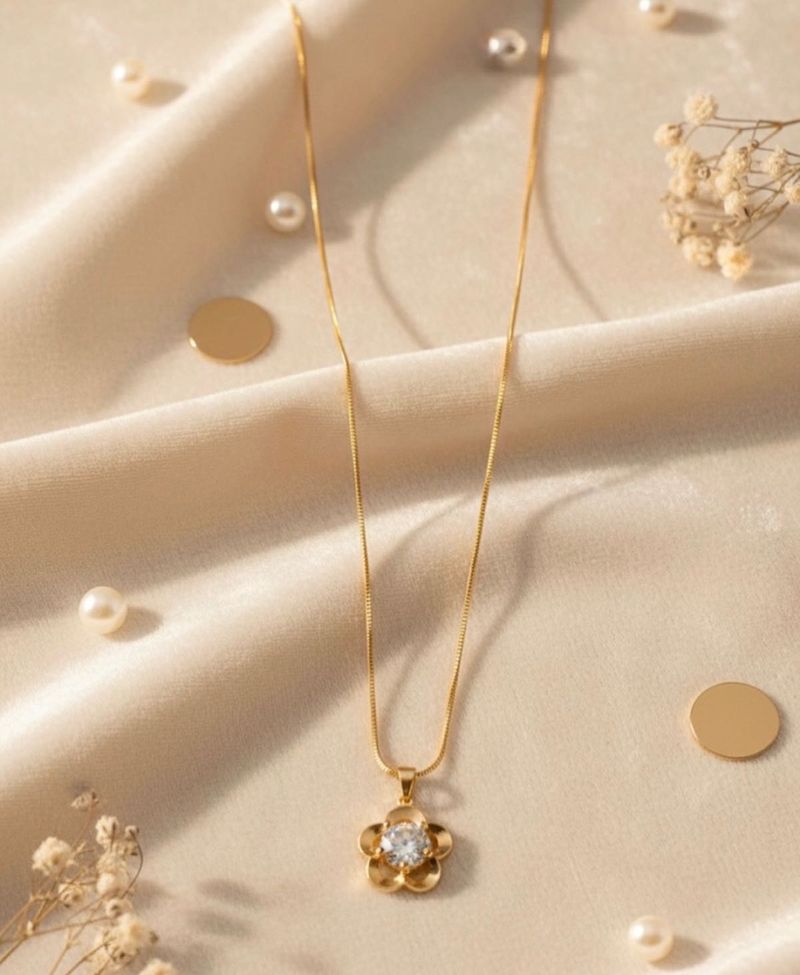 Gold Flower Pendant Necklace