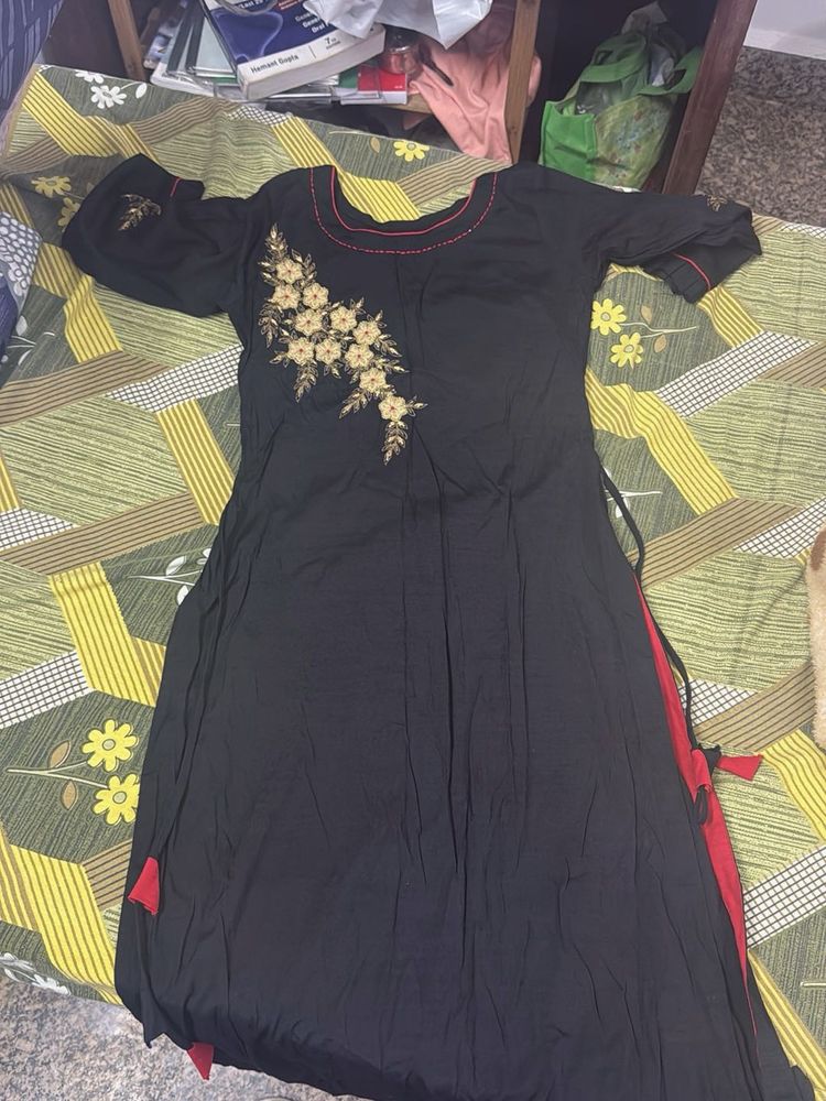 Elegant Black Embroidered Kurta