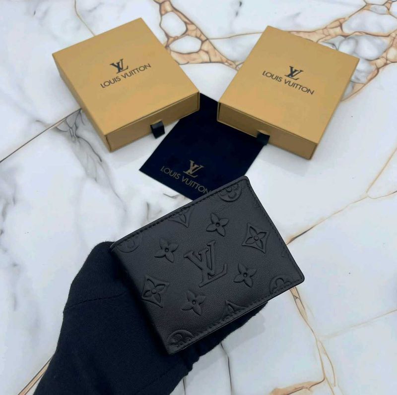 LV MENS WALLET WITH BRAND BOX
