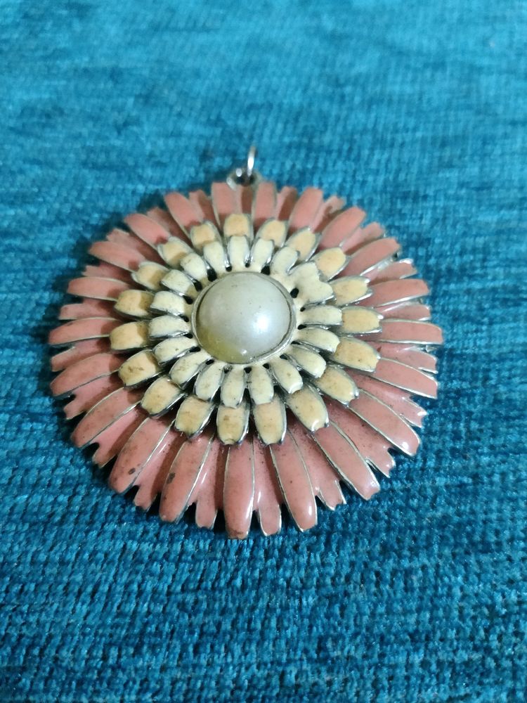 A metal locket - 1.5&#34; in size.