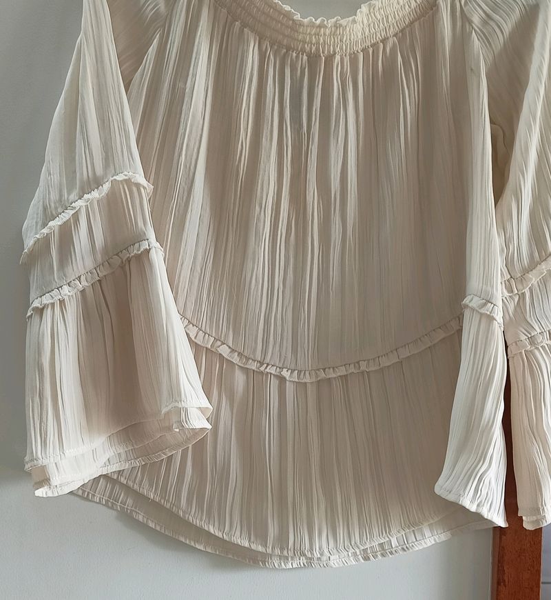 White Off Shoulder Top 🤍