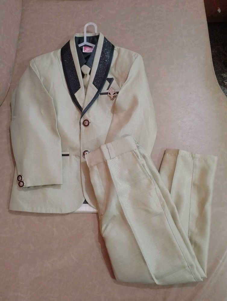 Boy&#39;s Party Wear Suit Set