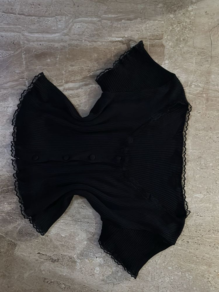 Cute Black Crop Top-NOT WORN EVEN ONCE.SIZE-28-34