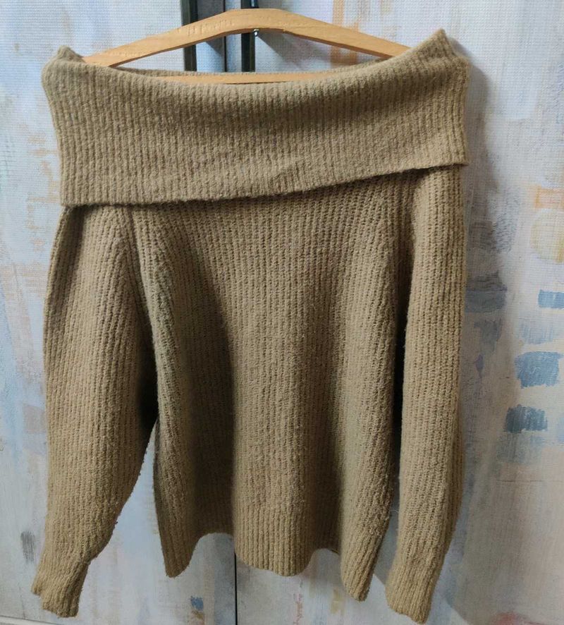 Sweater With Stylish Neck
