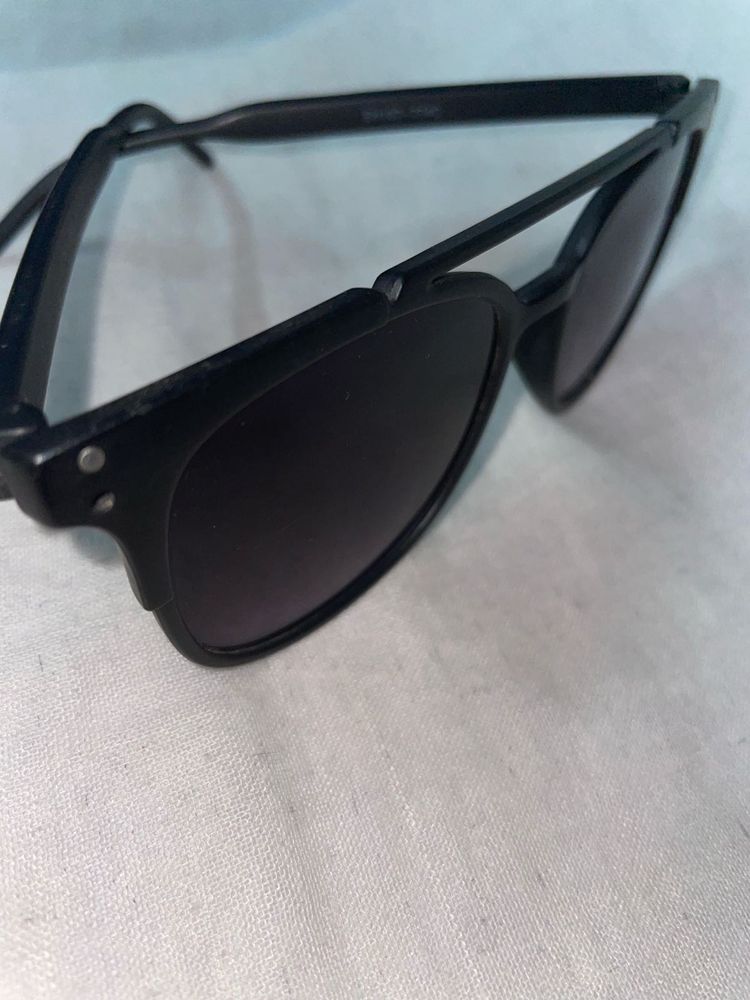 Voyage Unisex Purple Lens &amp; BlackWayfarer Sunglass