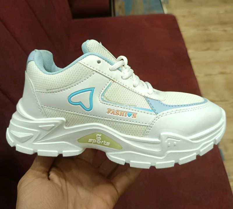 Trendy White Fashion Sneakers