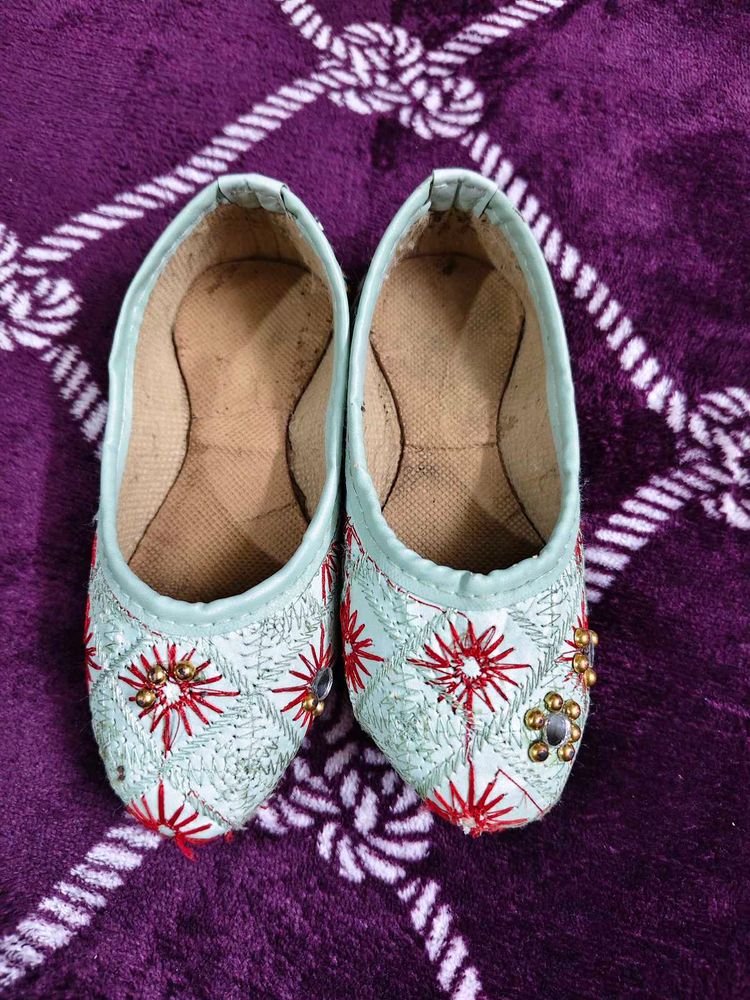 Girls Jhuti