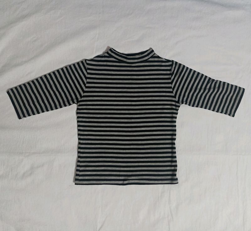 mid length sleeves crop top