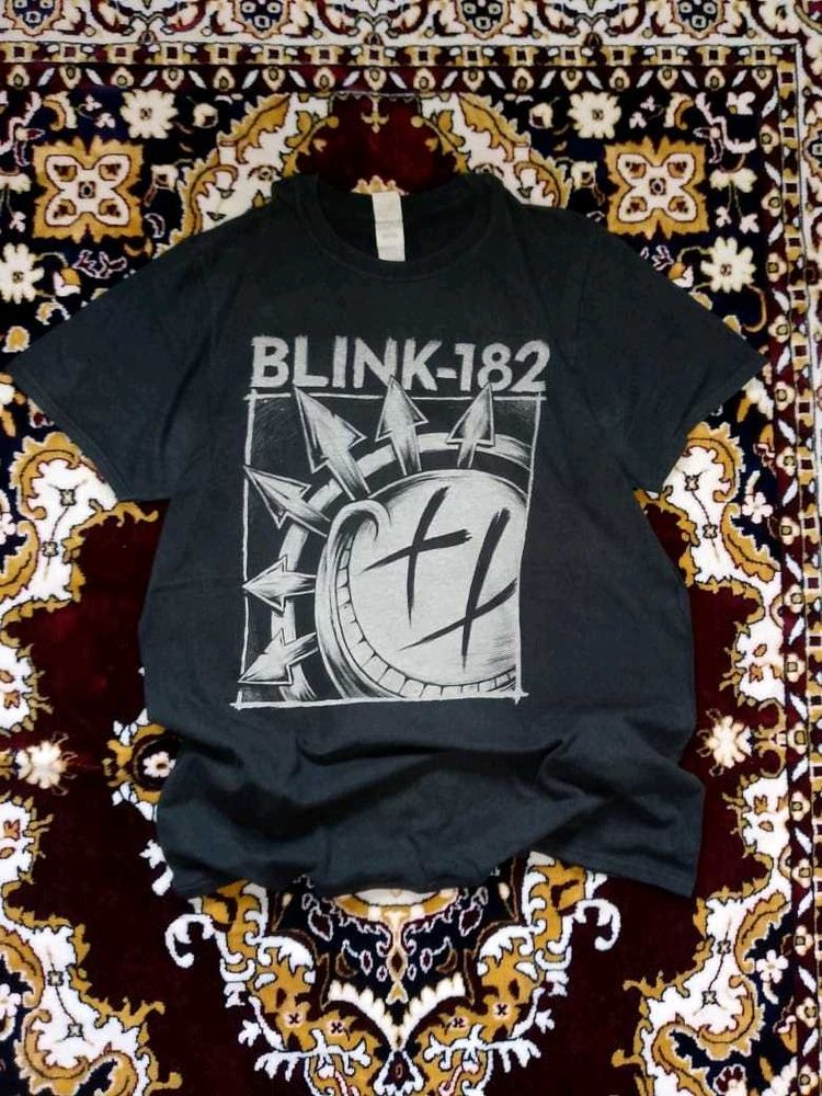 Blink-182 Smiley Face GILDAN T-Shirt
