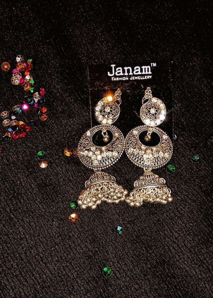 Fashionable Stone Work Metallic Earrings And Stud