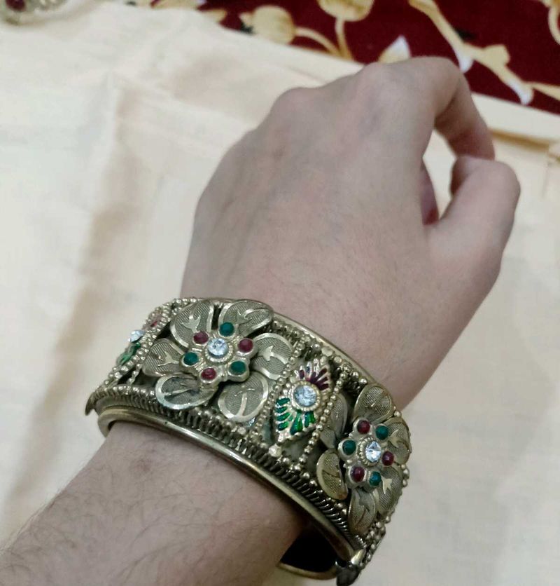 Broad Jadau Kada ( 1 Pcs) &amp; Tiara
