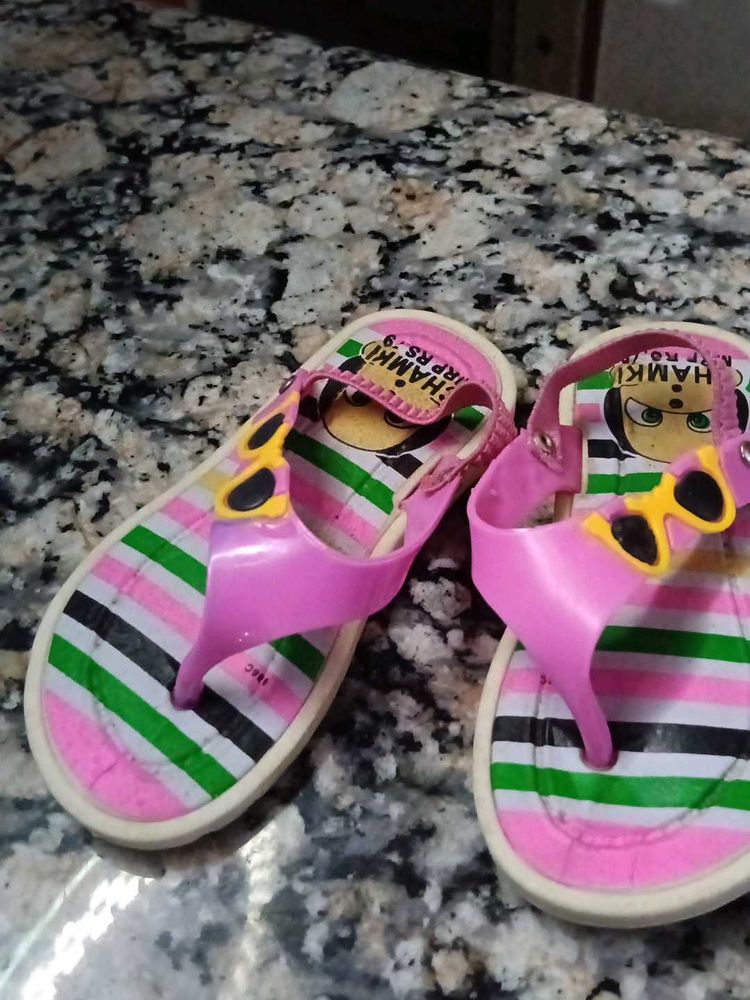 Bahut Hi Pyari Bacchon Ke Sandal Pi P