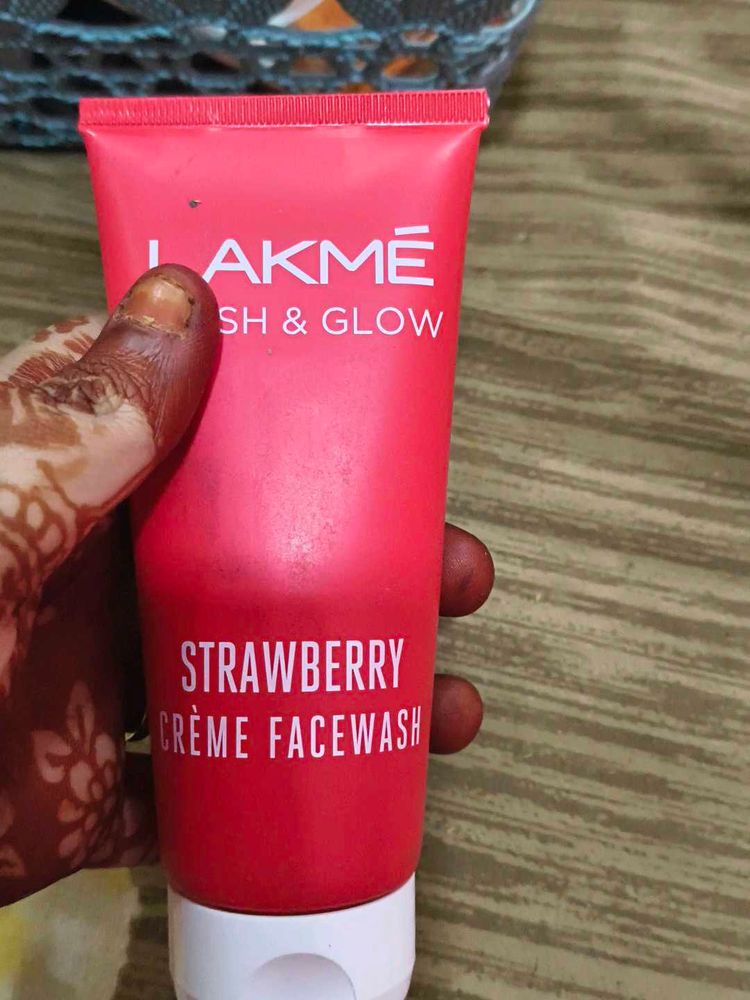 NEW LAKME FACE WASH + FREE LIPSTICK