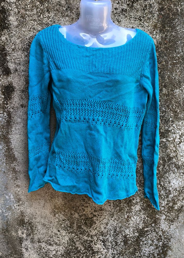 25B. BLUE SWEATER TOP