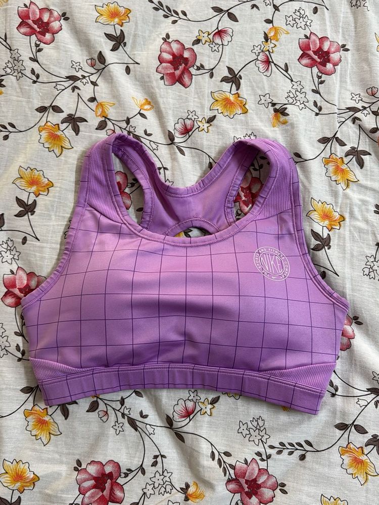 M: Nike sports bra