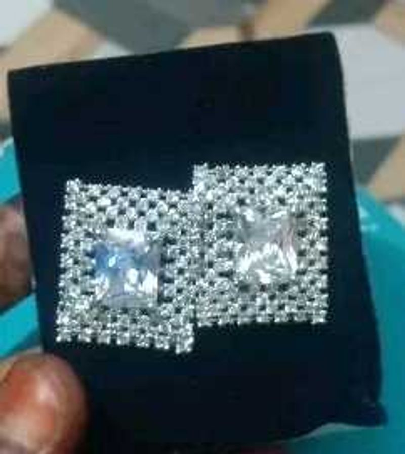 Sparkling Square Earringsa AD