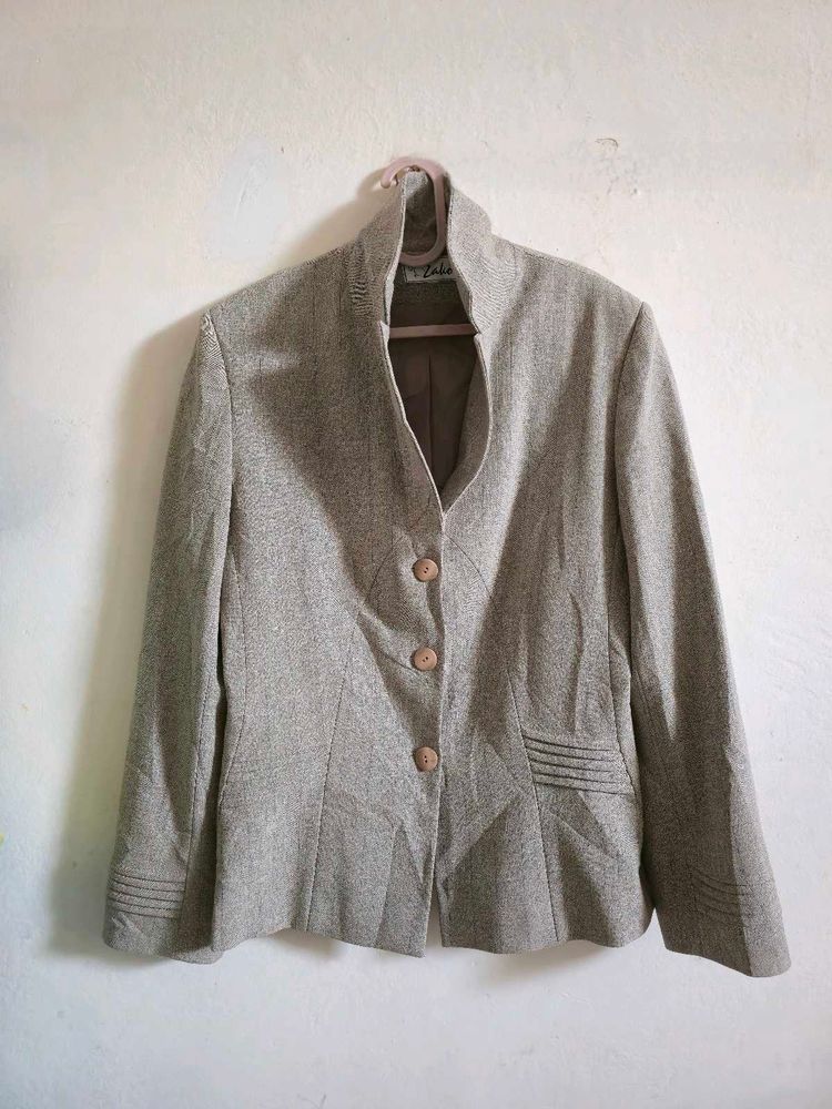 Structured Blazer wid Unique Pleat Details