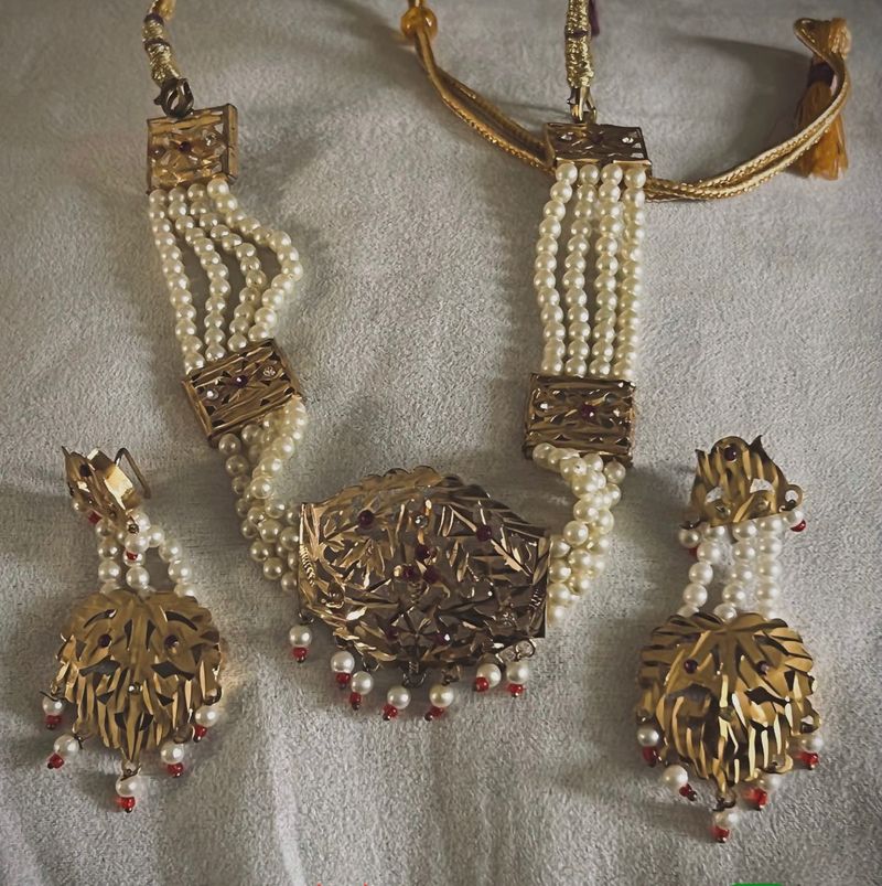 Pearl and Gold Jewelry Set