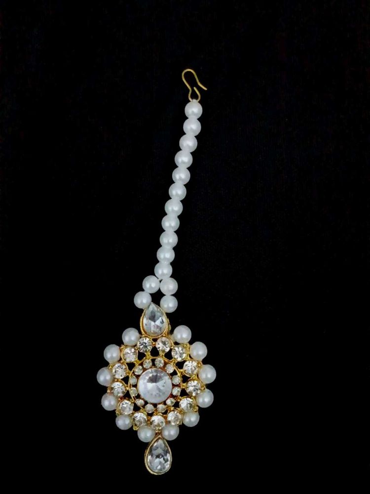 Elegant Pearl &amp; Crystal Maang Tikka