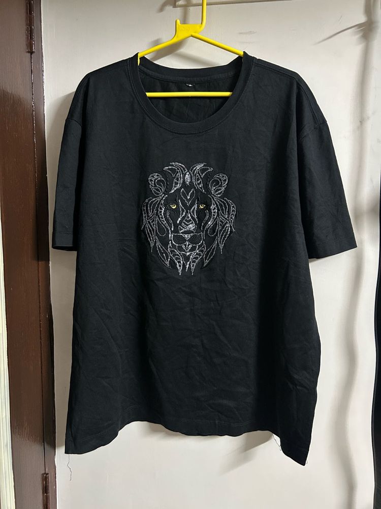 Black Lion Graphic Tee