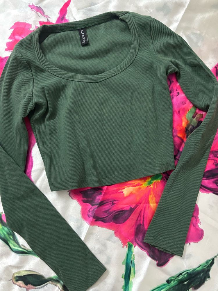 green long Sleeve top