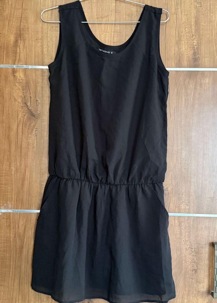 Chic Black Sleeveless Dress