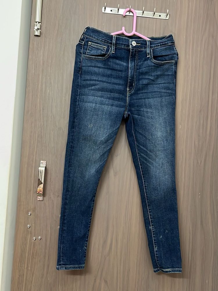 Levi’s branded new item for waist 32-34