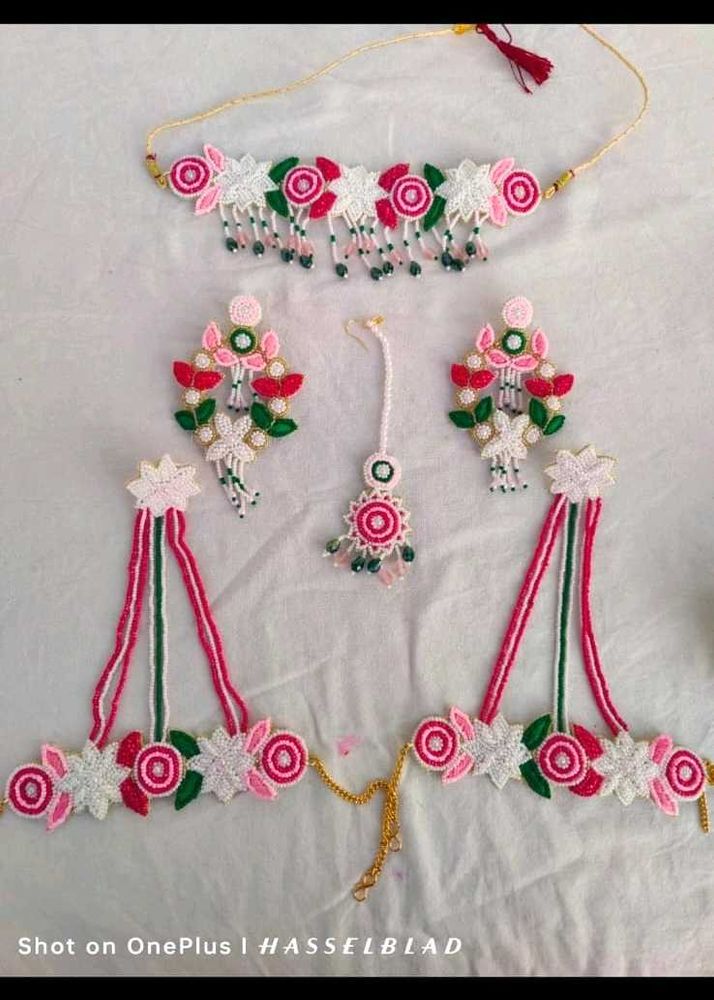 Embroidered Jewellery Set