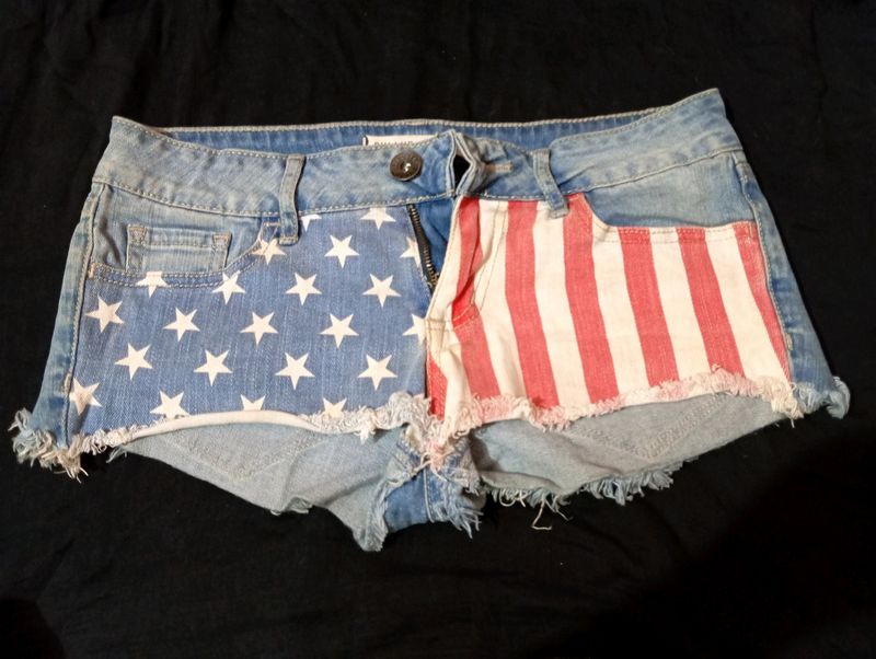 It Is An Original Bullhead Black Jeans Shorts. In Blue Color With American Flag Print.. Classic Jeans Shorts